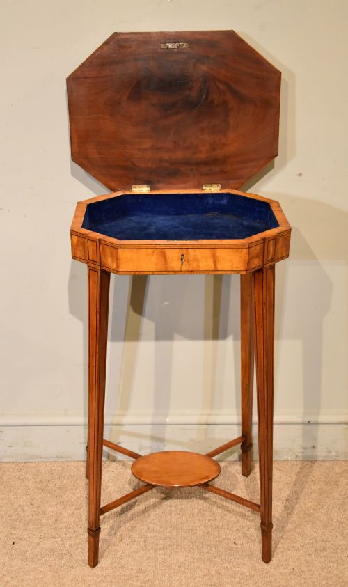 LATE 18TH CENTURY SATINWOOD SIDE TABLE - ADDITIONAL PHOTO 3