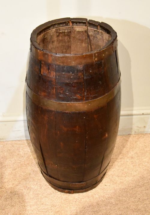 19TH CENTURY OAK AND BRASS BOUND BARREL - ADDITIONAL PHOTO 1