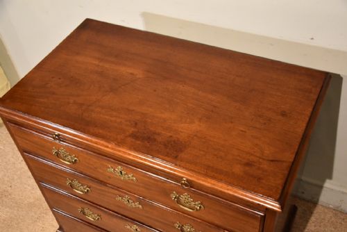 18TH CENTURY MAHOGANY CHEST OF DRAWERS - ADDITIONAL PHOTO 2