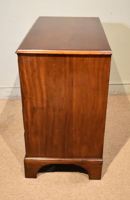 18TH CENTURY MAHOGANY CHEST OF DRAWERS - ADDITIONAL PHOTO 5