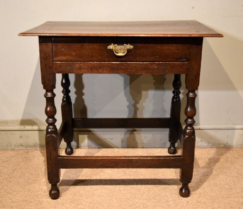 EARLY 18TH CENTURY OAK SIDE TABLE - ADDITIONAL PHOTO 1