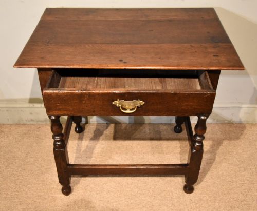 EARLY 18TH CENTURY OAK SIDE TABLE - ADDITIONAL PHOTO 2