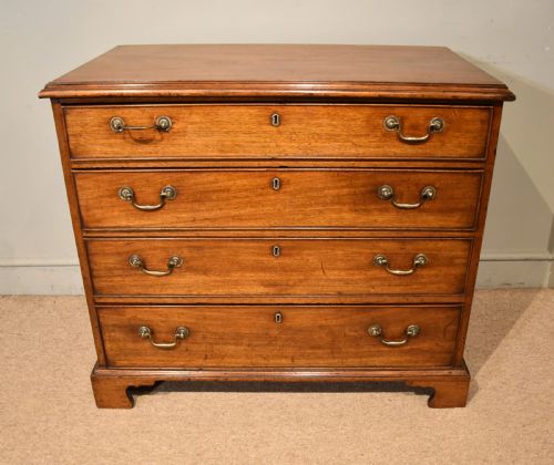 GEORGE III MAHOGANY CHEST OF DRAWERS - ADDITIONAL PHOTO 1