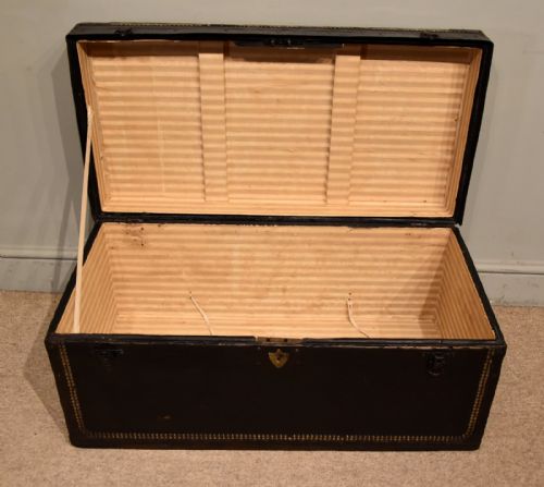 19TH CENTURY REGENCY LEATHER BRASS IRON BOUND COACHING TRUNK - ADDITIONAL PHOTO 4