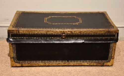 small 19th century regency leather brassbound coaching trunk - CATEGORY: ANTIQUE CHESTS - DATED 19TH CENTURY