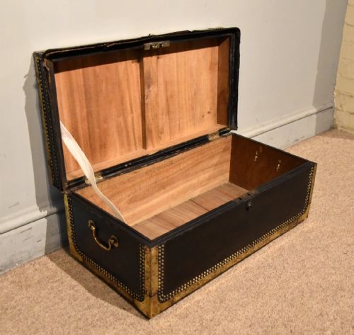 SMALL 19TH CENTURY REGENCY LEATHER BRASSBOUND COACHING TRUNK - ADDITIONAL PHOTO 2