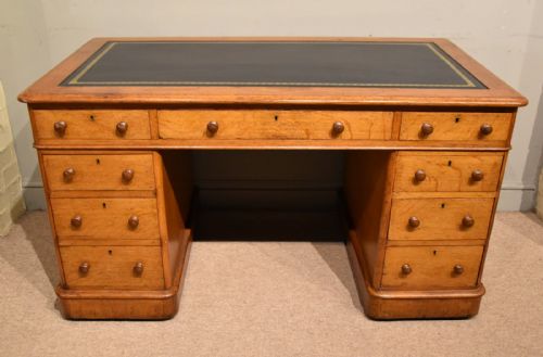mid victorian oak pedestal desk with nine drawers - CATEGORY: ANTIQUE DESKS - DATED 19TH CENTURY