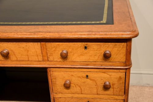 MID VICTORIAN OAK PEDESTAL DESK WITH NINE DRAWERS - ADDITIONAL PHOTO 3