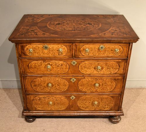 17TH CENTURY WALNUT CHEST OF DRAWERS WITH SEAWEED MARQUETRY - ADDITIONAL PHOTO 1