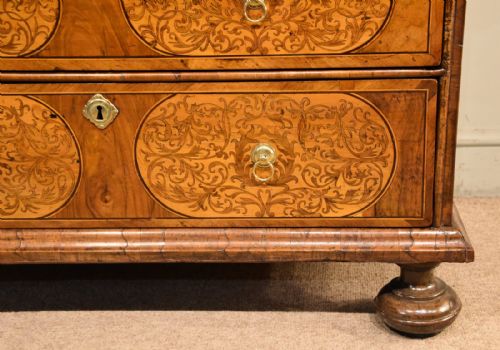 17TH CENTURY WALNUT CHEST OF DRAWERS WITH SEAWEED MARQUETRY - ADDITIONAL PHOTO 3