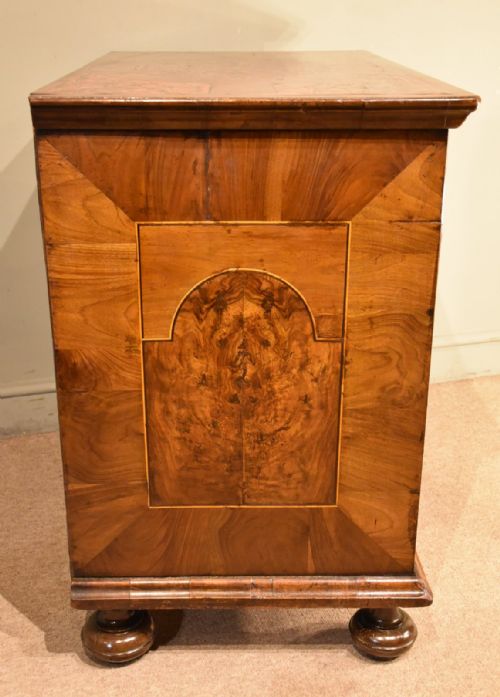 17TH CENTURY WALNUT CHEST OF DRAWERS WITH SEAWEED MARQUETRY - ADDITIONAL PHOTO 7