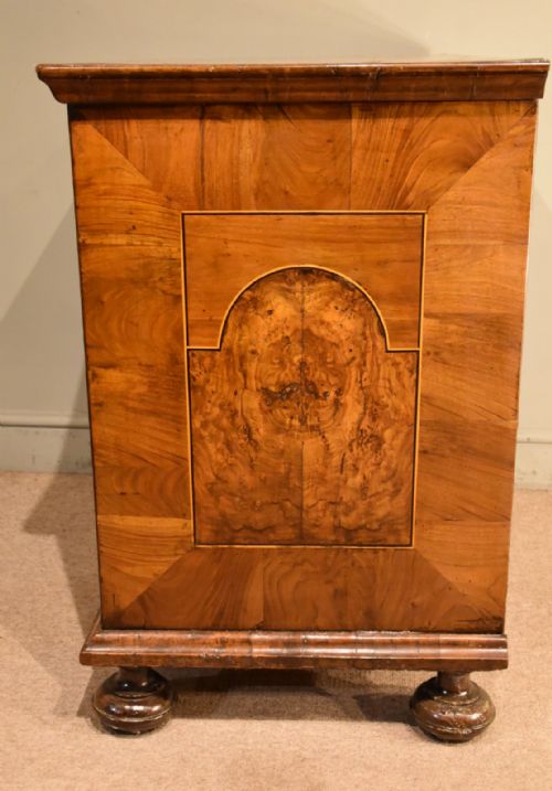 17TH CENTURY WALNUT CHEST OF DRAWERS WITH SEAWEED MARQUETRY - ADDITIONAL PHOTO 8