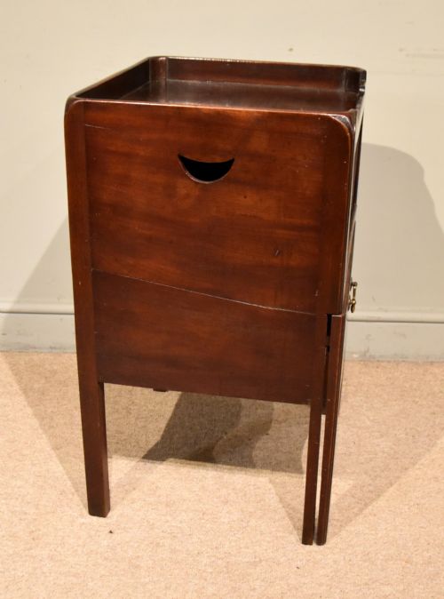18TH CENTURY MAHOGANY BEDSIDE CUPBOARD - ADDITIONAL PHOTO 3