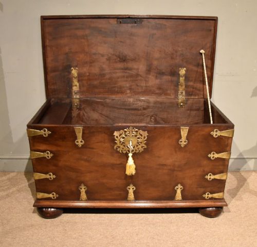 MID 18TH CENTURY DUTCH EAST INDIES VOC TRUNK - ADDITIONAL PHOTO 1