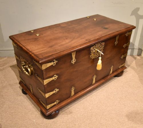 MID 18TH CENTURY DUTCH EAST INDIES VOC TRUNK - ADDITIONAL PHOTO 2