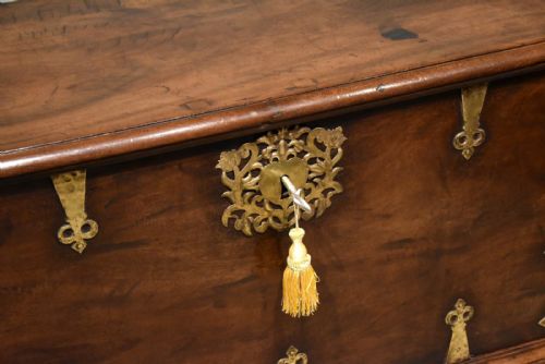 MID 18TH CENTURY DUTCH EAST INDIES VOC TRUNK - ADDITIONAL PHOTO 5