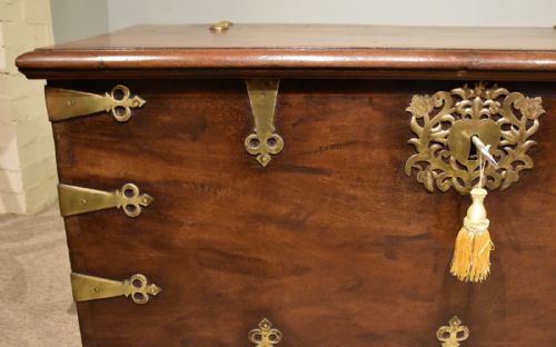 MID 18TH CENTURY DUTCH EAST INDIES VOC TRUNK - ADDITIONAL PHOTO 6