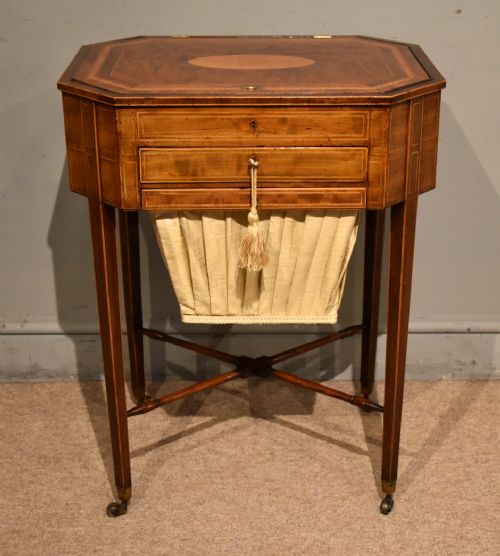 18th century sheraton period faded mahogany work table - CATEGORY: ANTIQUE TABLES - DATED 18TH CENTURY