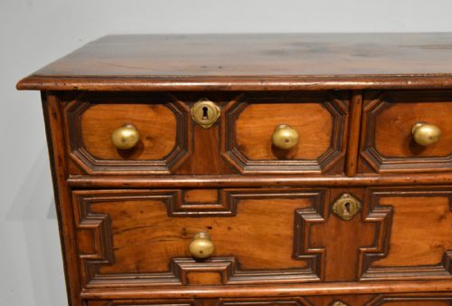 17TH CENTURY WALNUT GEOMETRIC CHEST OF DRAWERS - ADDITIONAL PHOTO 7