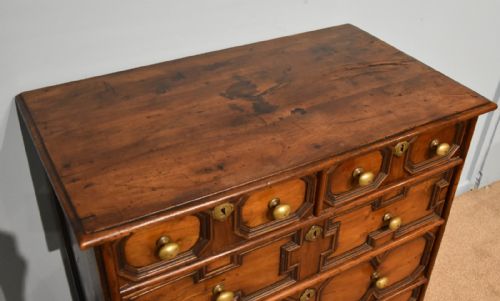 17TH CENTURY WALNUT GEOMETRIC CHEST OF DRAWERS - ADDITIONAL PHOTO 8