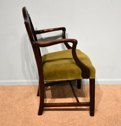 GEORGE III HEPPLEWHITE PERIOD MAHOGANY ARMCHAIR - ADDITIONAL PHOTO 2