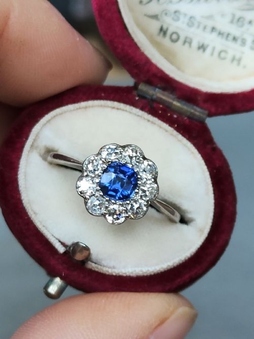 EDWARDIAN 18CT GOLD SAPPHIRE DIAMOND DAISY CLUSTER RING - ADDITIONAL PHOTO 4