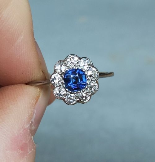EDWARDIAN 18CT GOLD SAPPHIRE DIAMOND DAISY CLUSTER RING - ADDITIONAL PHOTO 5