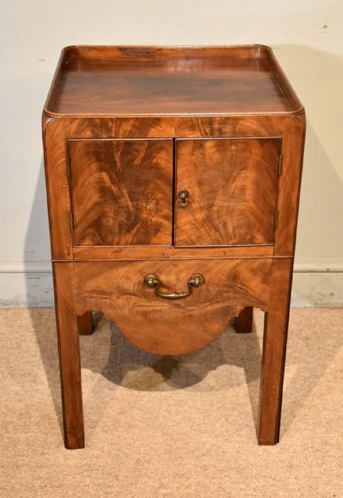 18th century mahogany bedside commode - CATEGORY: ANTIQUE CUPBOARDS - DATED 18TH CENTURY