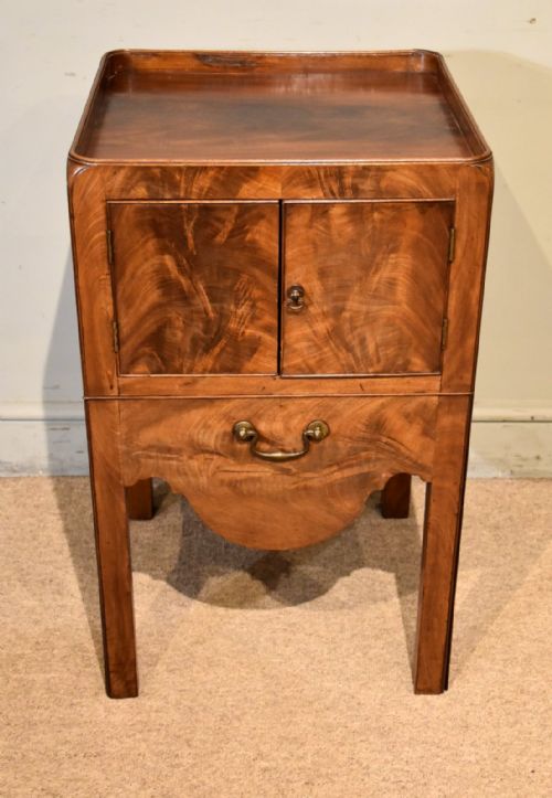 18TH CENTURY MAHOGANY BEDSIDE COMMODE - ADDITIONAL PHOTO 1