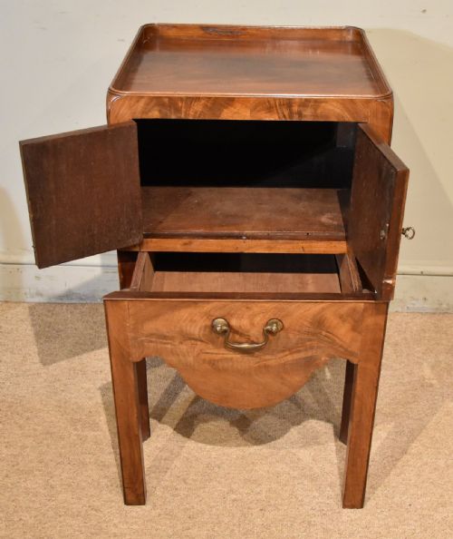 18TH CENTURY MAHOGANY BEDSIDE COMMODE - ADDITIONAL PHOTO 3