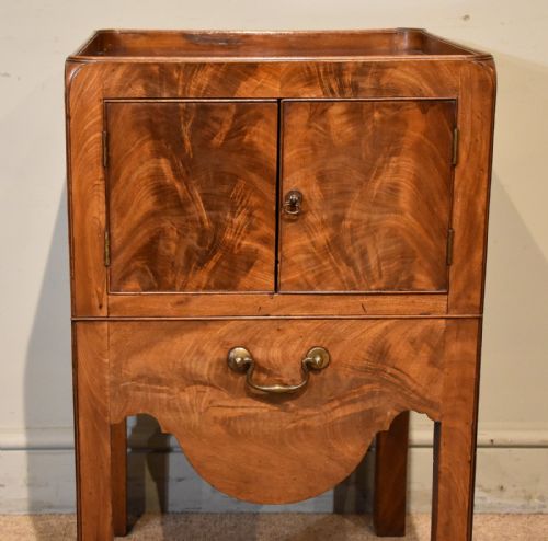 18TH CENTURY MAHOGANY BEDSIDE COMMODE - ADDITIONAL PHOTO 7