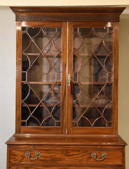 18TH CENTURY MAHOGANY CHIPPENDALE PERIOD BOOKCASE - ADDITIONAL PHOTO 1