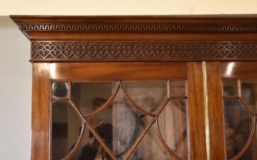 18TH CENTURY MAHOGANY CHIPPENDALE PERIOD BOOKCASE - ADDITIONAL PHOTO 7