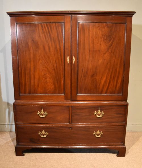 george iii mahogany dwarf linen press - CATEGORY: ANTIQUE CUPBOARDS - DATED GEORGIAN