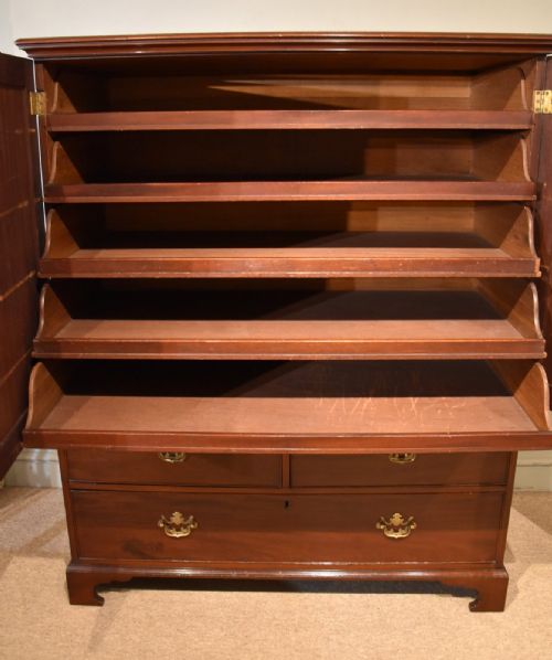 GEORGE III MAHOGANY DWARF LINEN PRESS - ADDITIONAL PHOTO 1
