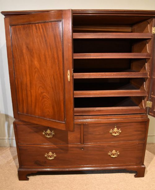 GEORGE III MAHOGANY DWARF LINEN PRESS - ADDITIONAL PHOTO 2