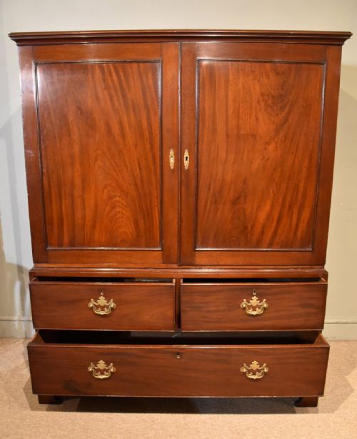 GEORGE III MAHOGANY DWARF LINEN PRESS - ADDITIONAL PHOTO 3