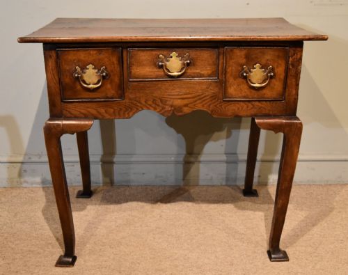 18th century elm lowboy with three drawers - CATEGORY: ANTIQUE FURNITURE - DATED 18TH CENTURY