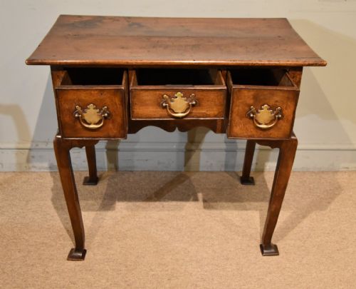 18TH CENTURY ELM LOWBOY WITH THREE DRAWERS - ADDITIONAL PHOTO 1