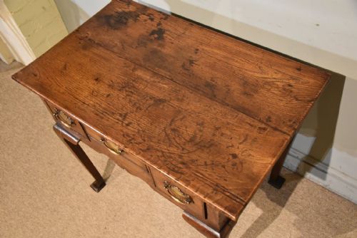 18TH CENTURY ELM LOWBOY WITH THREE DRAWERS - ADDITIONAL PHOTO 5