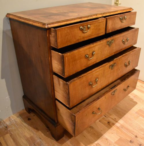 WALNUT VENEERED GEORGE I CHEST OF DRAWERS - ADDITIONAL PHOTO 4