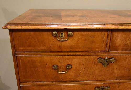 WALNUT VENEERED GEORGE I CHEST OF DRAWERS - ADDITIONAL PHOTO 5