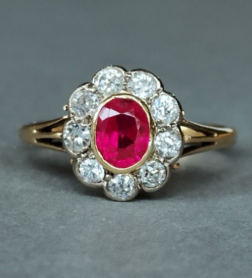 beautiful antique 18ct gold ruby diamond cluster ring - CATEGORY: ANTIQUE JEWELLERY - DATED 19TH CENTURY