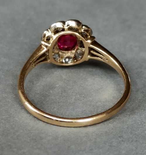 BEAUTIFUL ANTIQUE 18CT GOLD RUBY DIAMOND CLUSTER RING - ADDITIONAL PHOTO 3