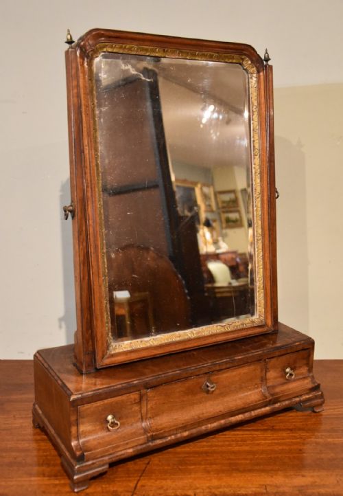 george ii walnut dressing mirror - CATEGORY: ANTIQUE MIRRORS - DATED 18TH CENTURY