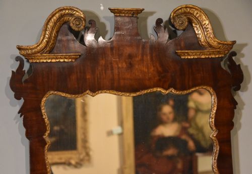 EARLY 18TH CENTURY WALNUT WALL MIRROR - ADDITIONAL PHOTO 1