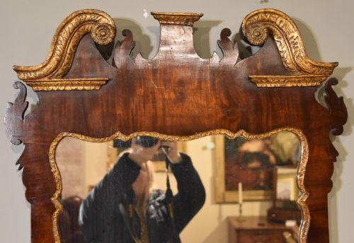 EARLY 18TH CENTURY WALNUT WALL MIRROR - ADDITIONAL PHOTO 3