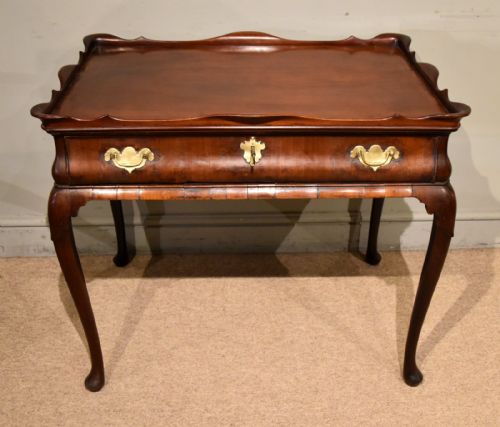 george ii mahogany silver table raised on cabriole legs - CATEGORY: ANTIQUE TABLES - DATED 18TH CENTURY