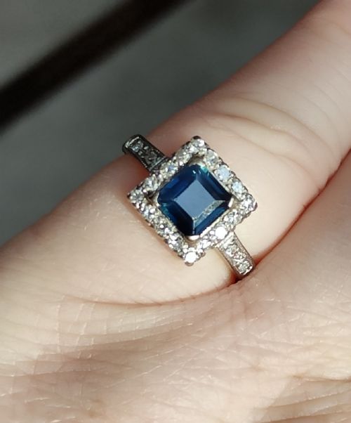 LARGE ART DECO 18CT GOLD PLATINUM SAPPHIRE DIAMOND CLUSTER RING - ADDITIONAL PHOTO 3