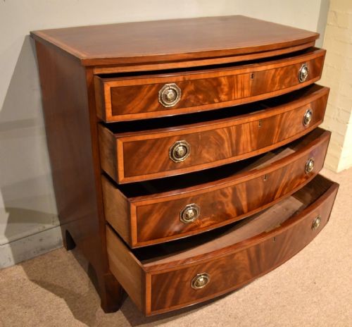 GEORGE III MAHOGANY CHEST OF DRAWERS - ADDITIONAL PHOTO 3